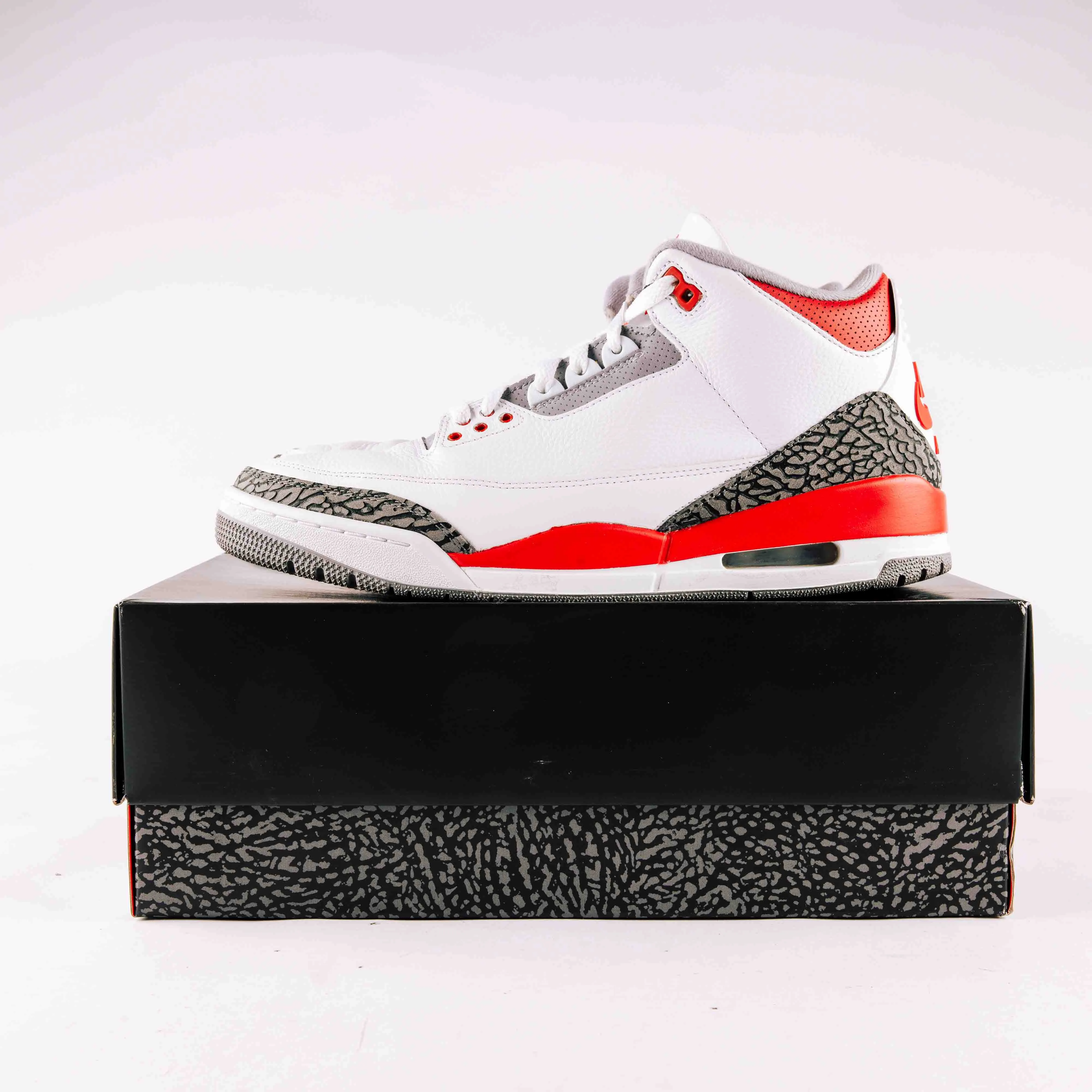 Jordan 3 Retro Fire Red (2022) - Used - 0822