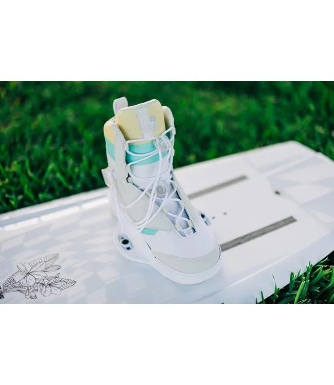 Liquid Force M.E. Aero Wakeboard Package with Vida Boots (2023)